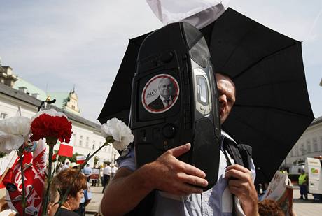 Kaczynskho pznivci demonstrovali proti pesunu ke